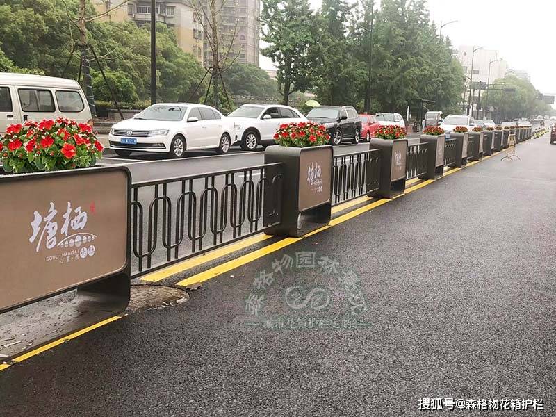 什么样的道路花箱护栏厂家才靠谱