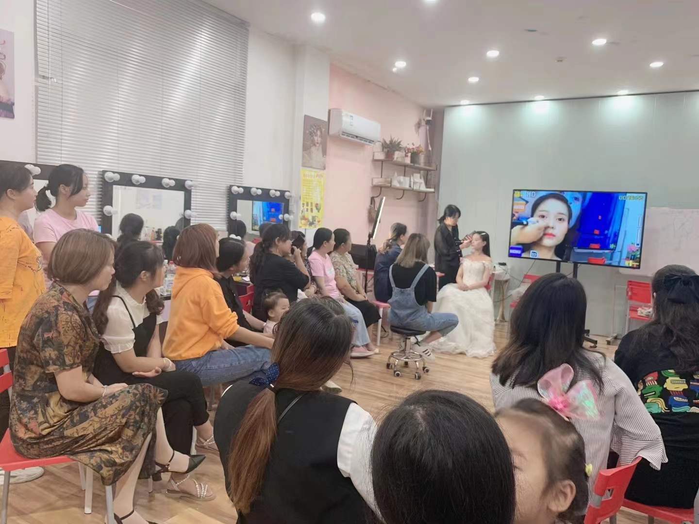 职业艺兴职业技术培训学校分享化妆师的工作职责有哪些?主要做什么?