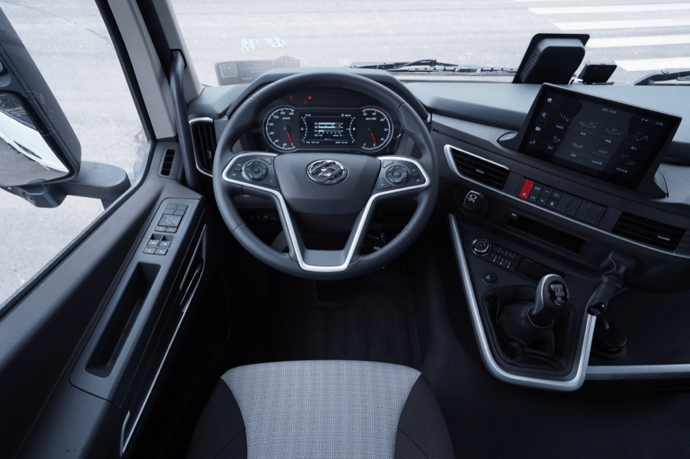 多种配置全面升级红岩杰狮c6牵引车plus版有颜更有料