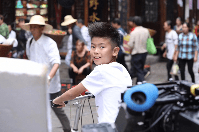 吕丽萍|与邓超黄磊吕丽萍对戏，演过10部电影，《红辣椒》藏着的小童星……