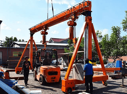 盘点小型龙门吊的四个重要组成部分_进行_行车_作业