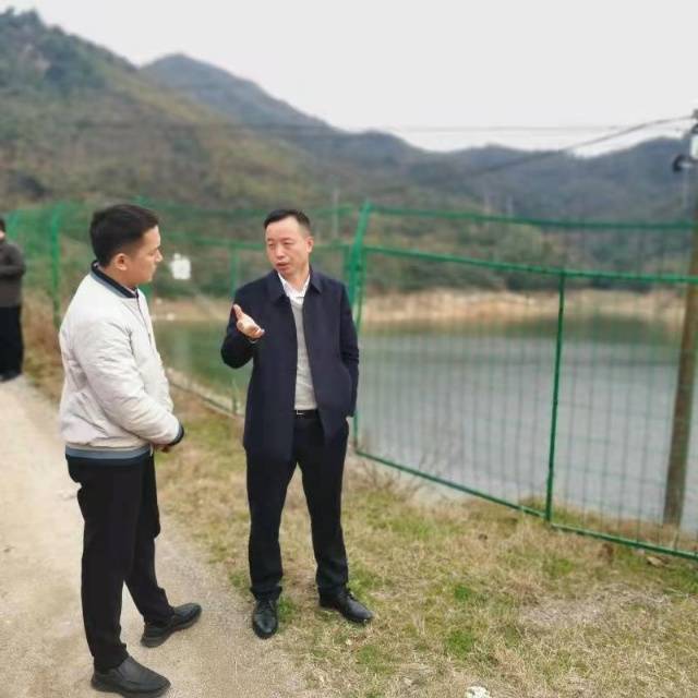 全力推进河长制工作,近日,韶山市市委常委,统战部部长陈义在红旗水库