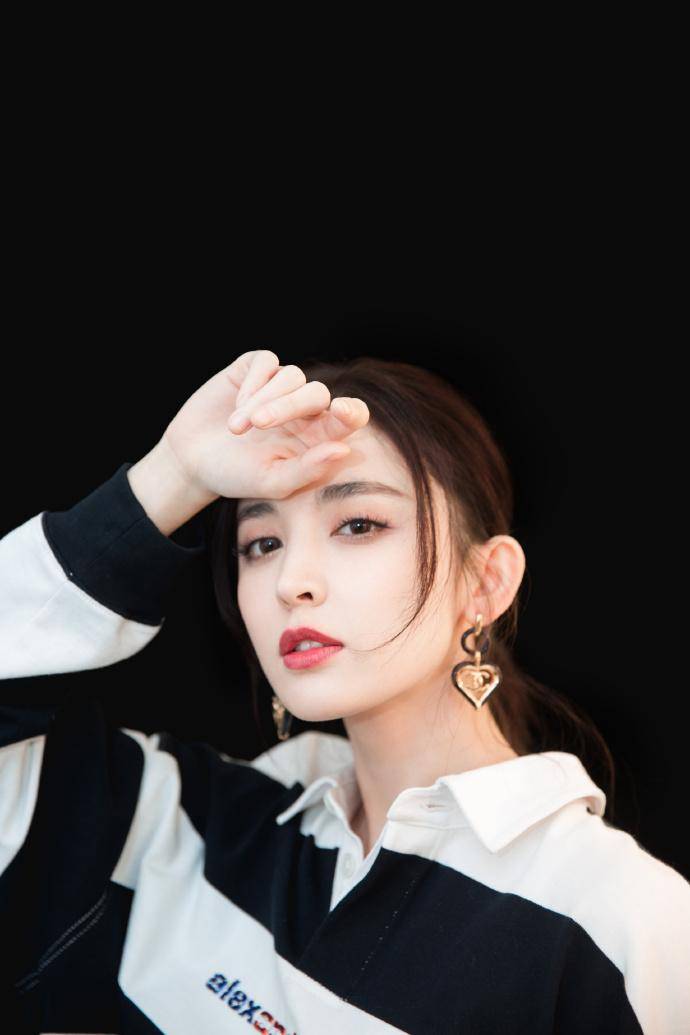 演员古力娜扎时尚经典照片合集