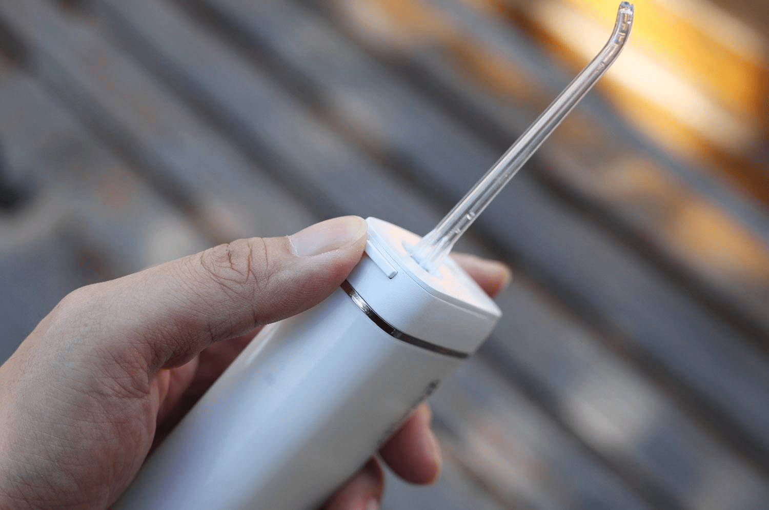 危害须知水牙线的正确使用方法与使用误区