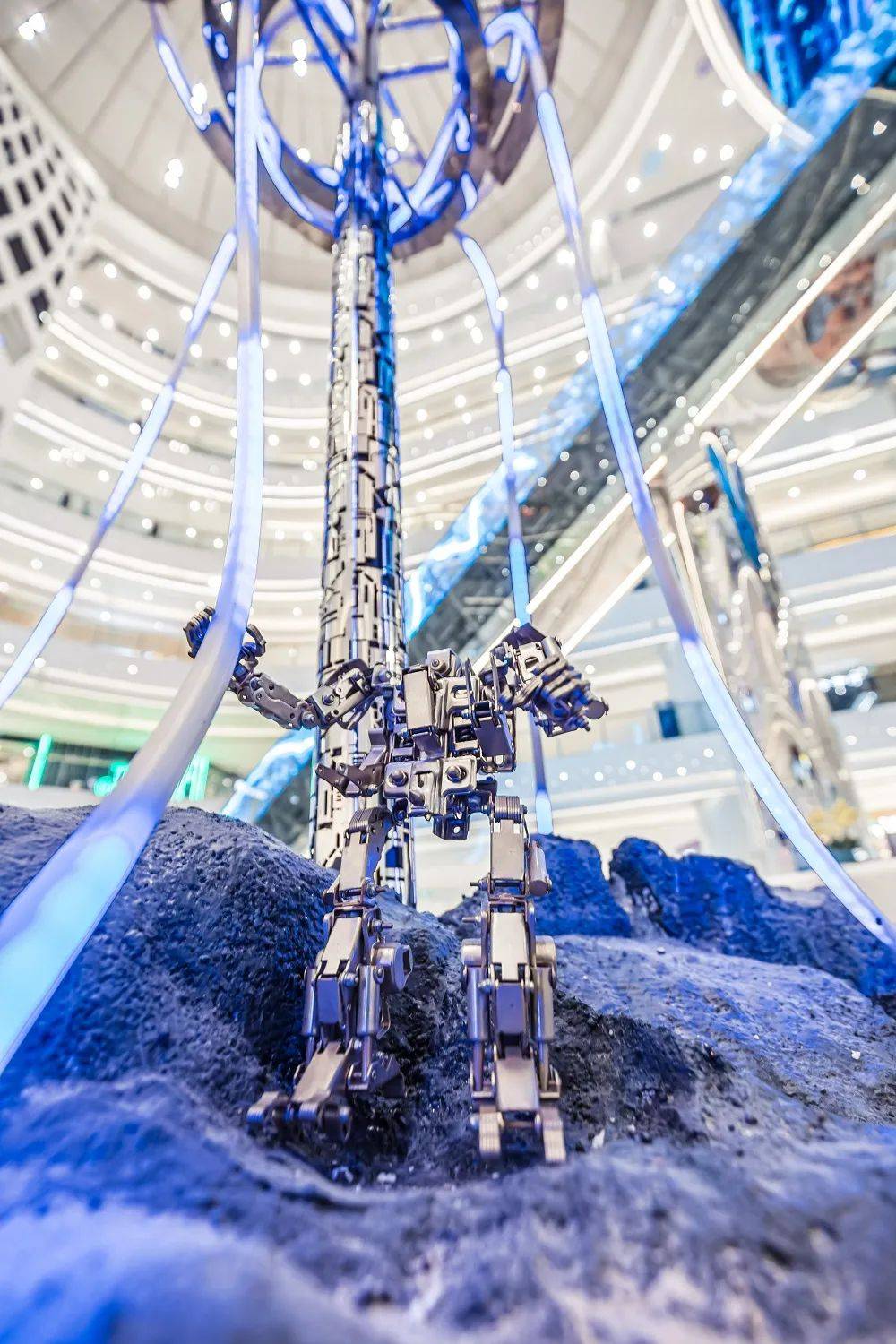 超凡天马行空而孤独的宇宙漫步者,是浪漫星河的收集者,更是机械星联