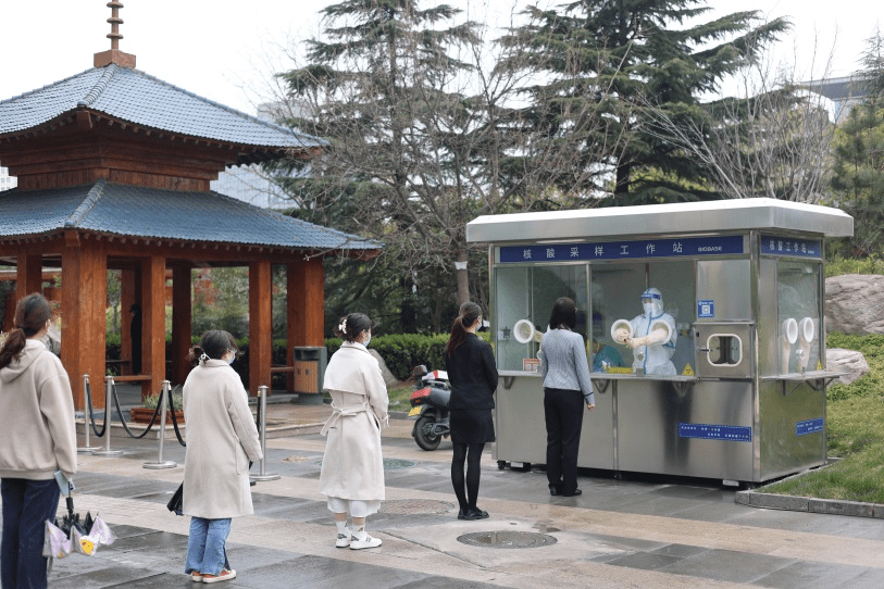 核酸採樣亭在鄭州美盛喜來登酒店廣場投入使用