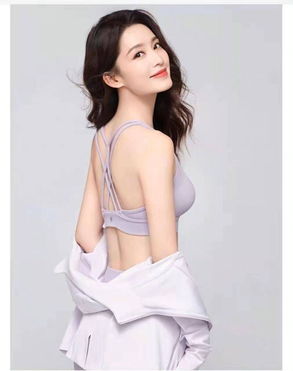影视女星李沁写真：清新明丽、公主气质