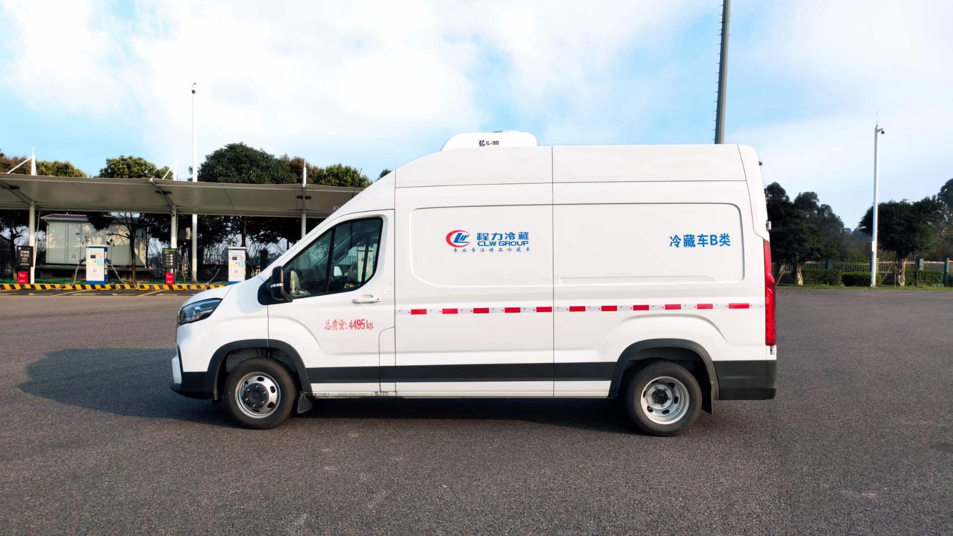 国六上汽大通v90(超高顶)面包冷藏车, 容积8.5方