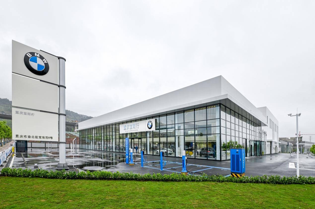 全新建成的重庆宝翔行宝马4s店位于重庆市渝北区宝圣湖街道宝康路5号