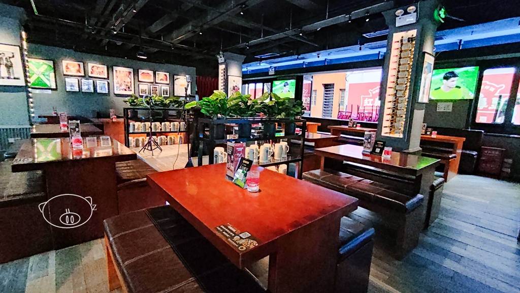 佛山探店｜猪肘外皮炸过很酥脆，里面肉很嫩