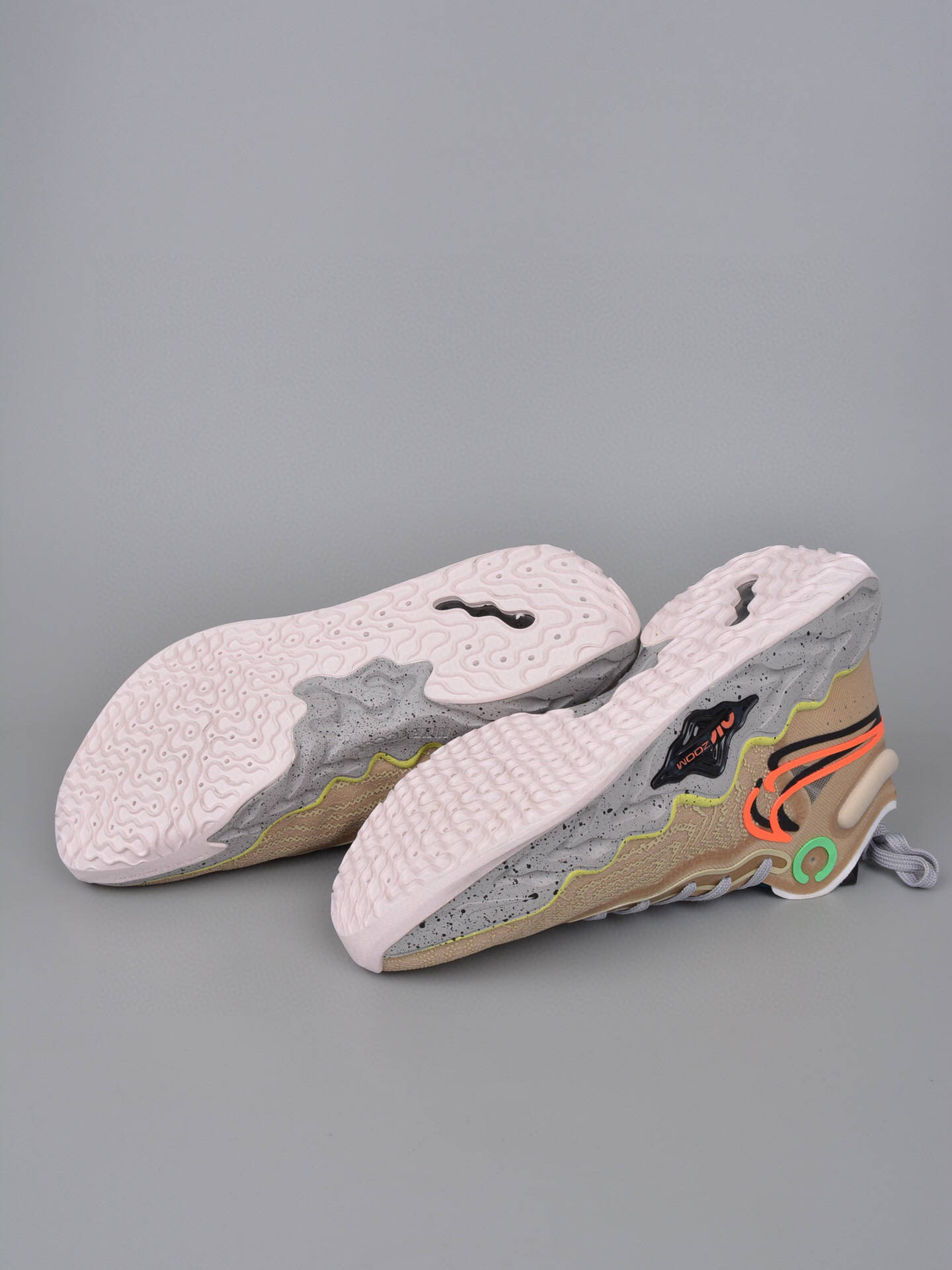 耐克奥运会限定nikeairzoomgtrun蝉翼透气鞋面运动鞋