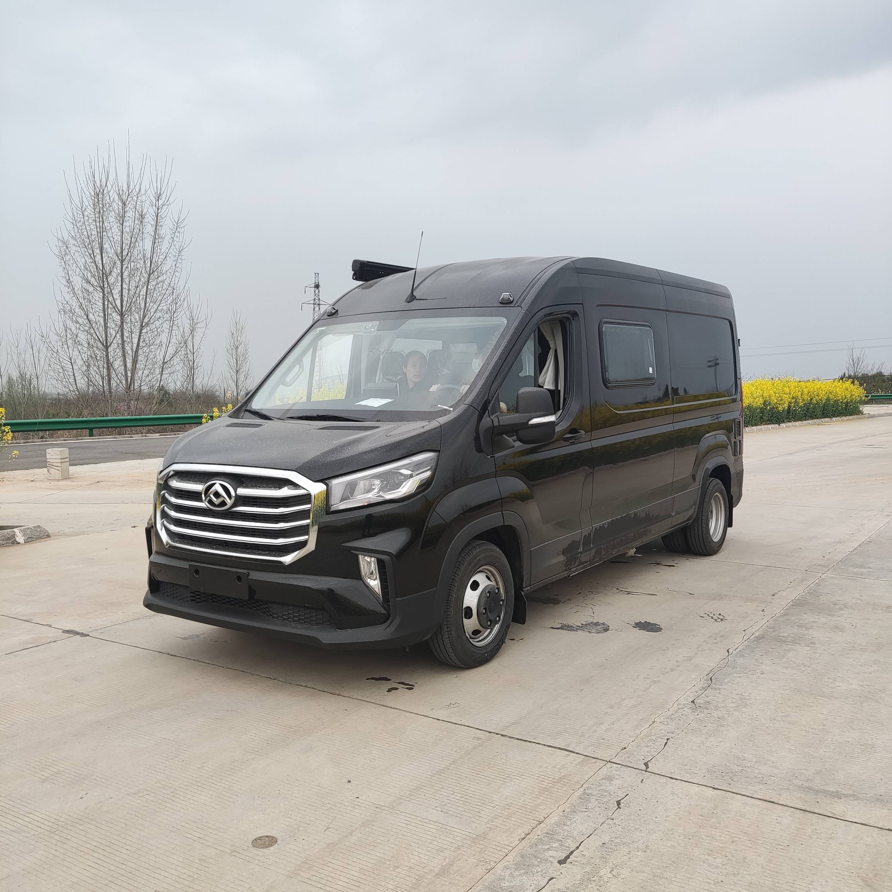 星旺房车之大通v90加长轴b型咖啡房车