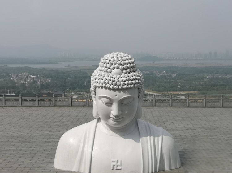 石雕释迦牟尼佛头像,竟藏身在南京东庐山观音寺里!_佛像_寺庙_摩尼佛