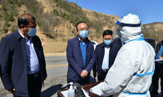 高永贤以四不两直方式深入一线督导督查疫情防控工作