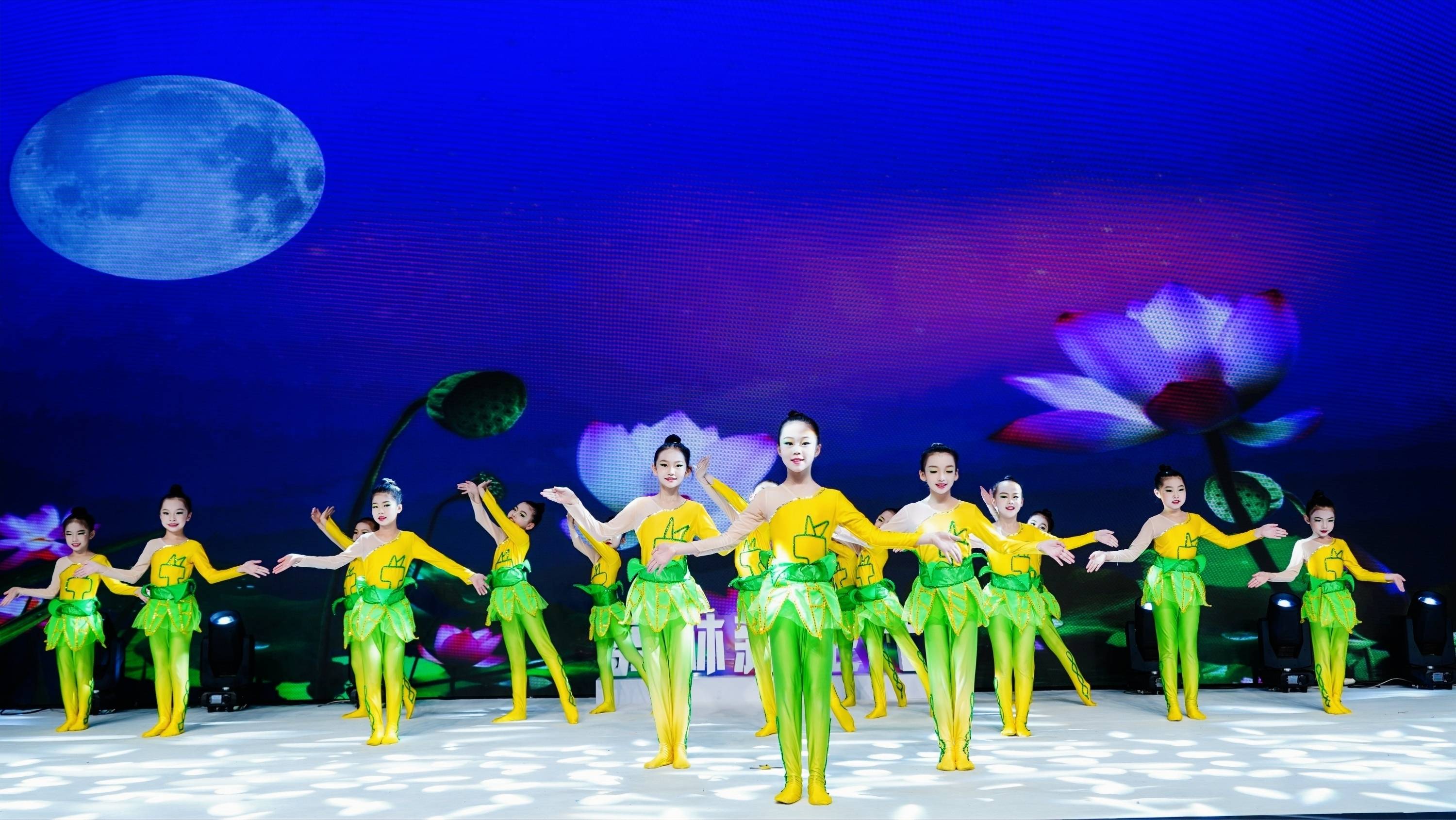 专访舞林新生代广州明星舞蹈团小荷尖尖再接再厉再夺佳绩