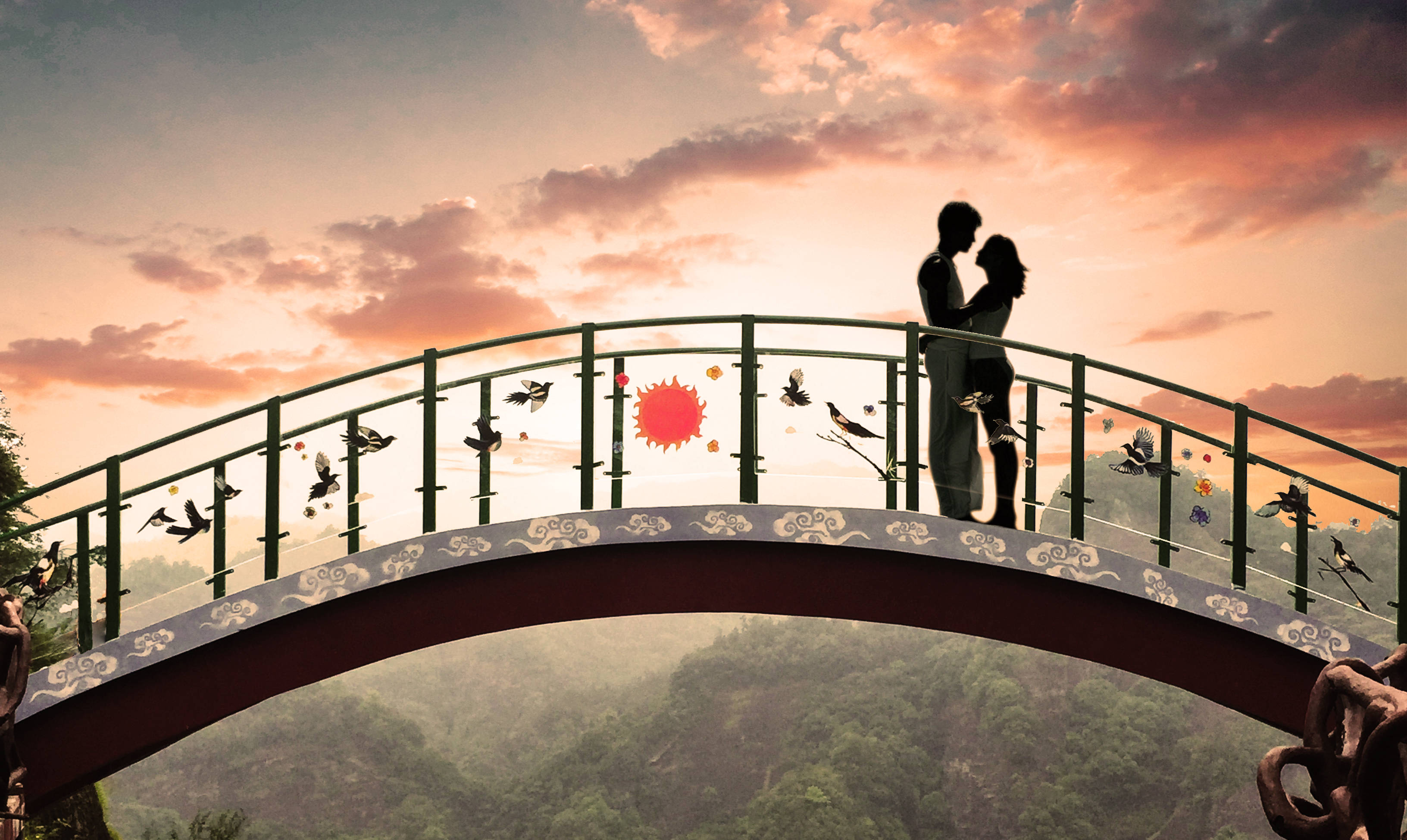 这是一座玻璃筑造的拱桥栩栩如生的喜鹊在阳光照耀下宛若振翅站在桥上