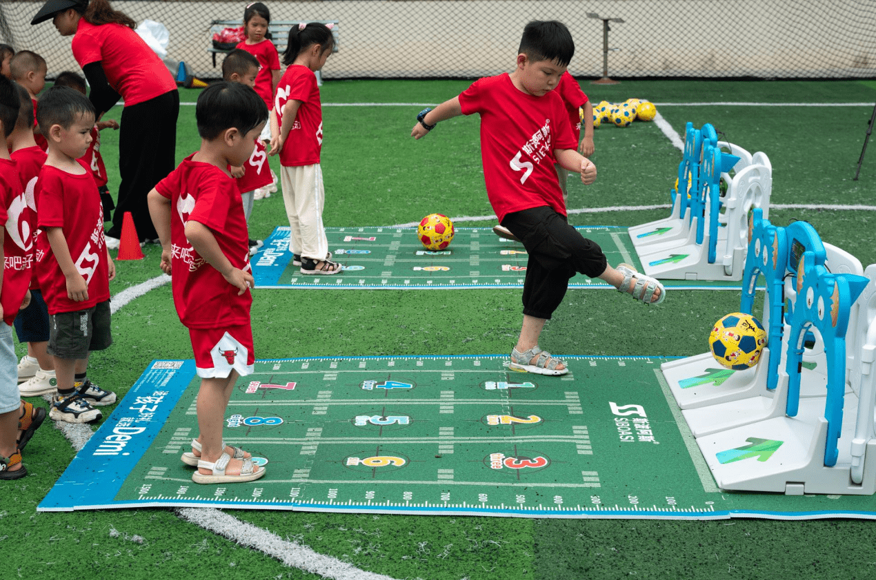 全套包括幼兒園小,中,大班幼兒足球,籃球,排球,網球,羽毛球,乒乓球