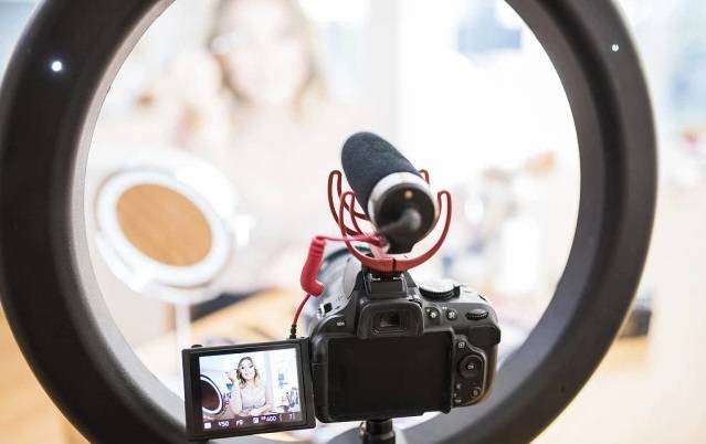 魔筷科技直播电商新时代供应链左右直播电商发展