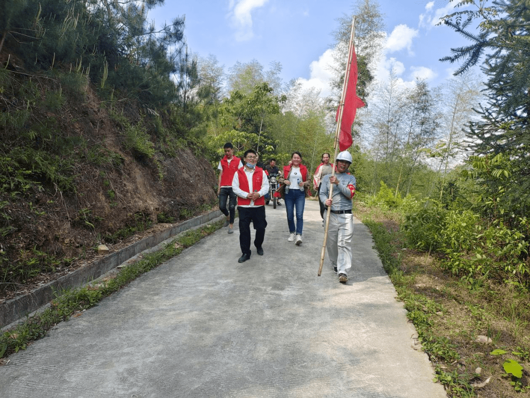 兴国县兴江乡开展春耕生产党员助农主题党日活动_群众_基层_劳动力