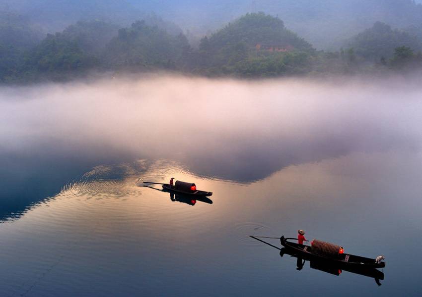 月落寒江水满湖霜风猎野草枯疏