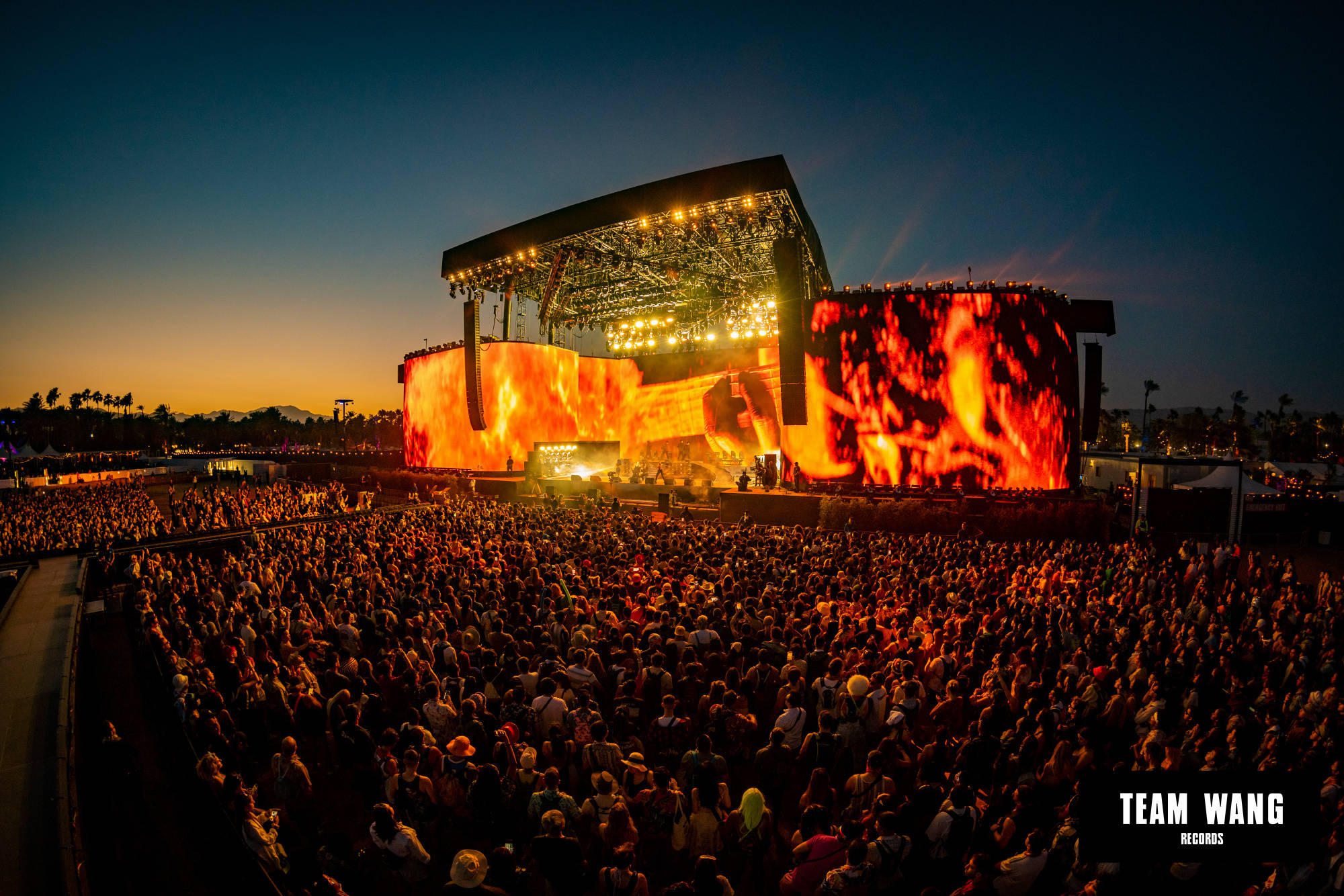 王嘉尔假唱音乐节上的垫音到底是怎么回事