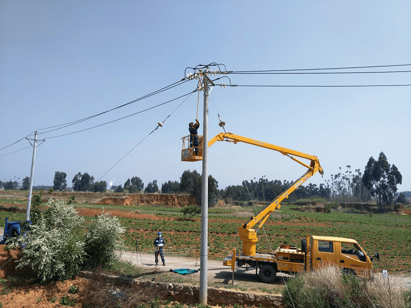 南方电网云南曲靖陆良供电局加强安装驱鸟器确保线路安全运行