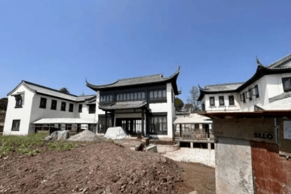 泸州泸县一建筑老板修建别墅违占上万平方米_房屋_住宅_潮河镇
