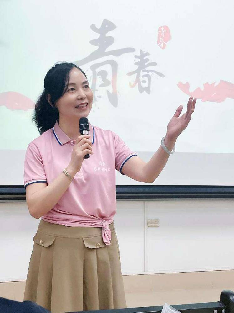 朗诵会总导演张爱凤教授朗诵会总导演,《朗诵与演讲艺术》课程主讲人