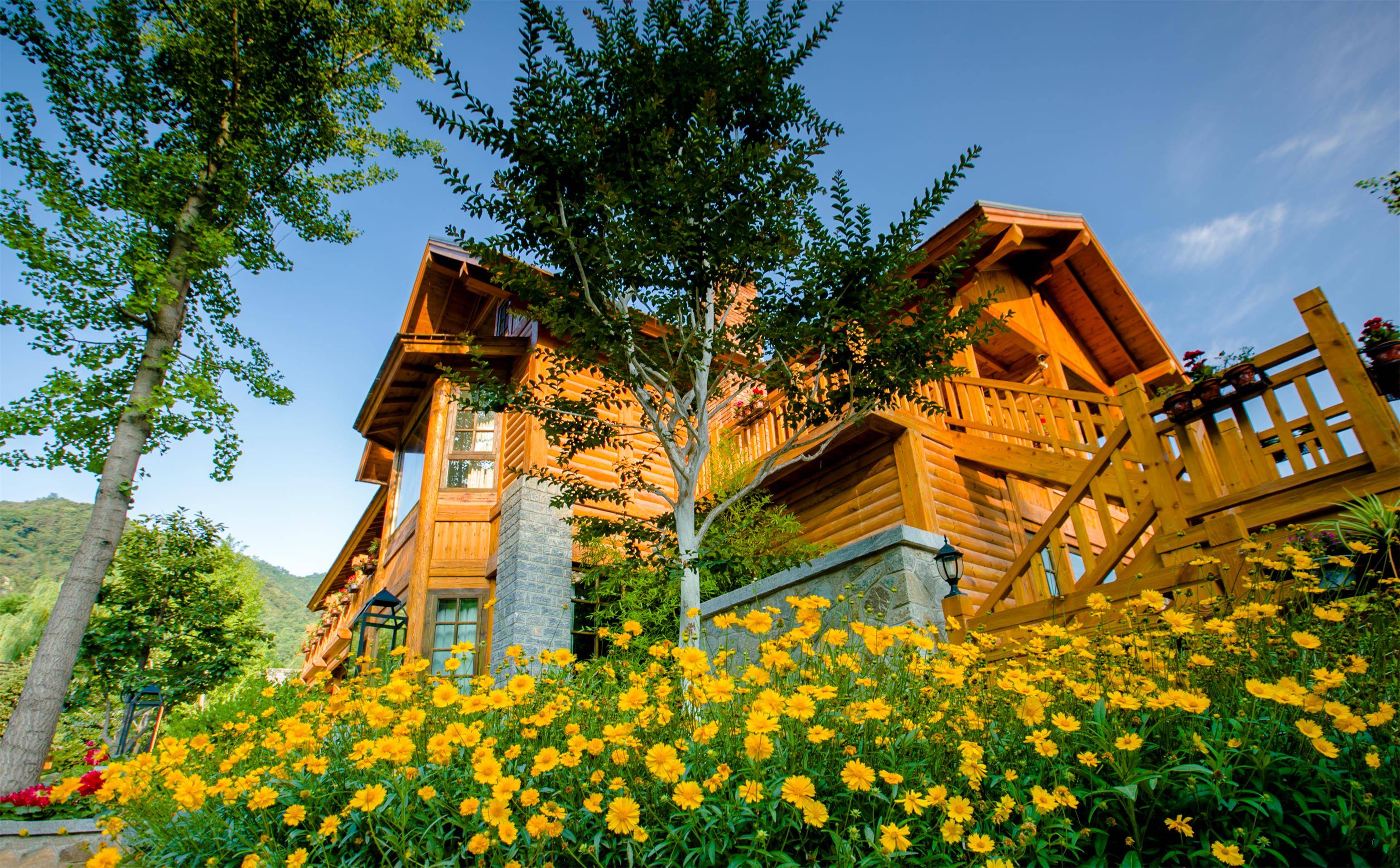 瀑布下的北欧木屋|绿野仙踪过神仙生活_如山_度假_山野