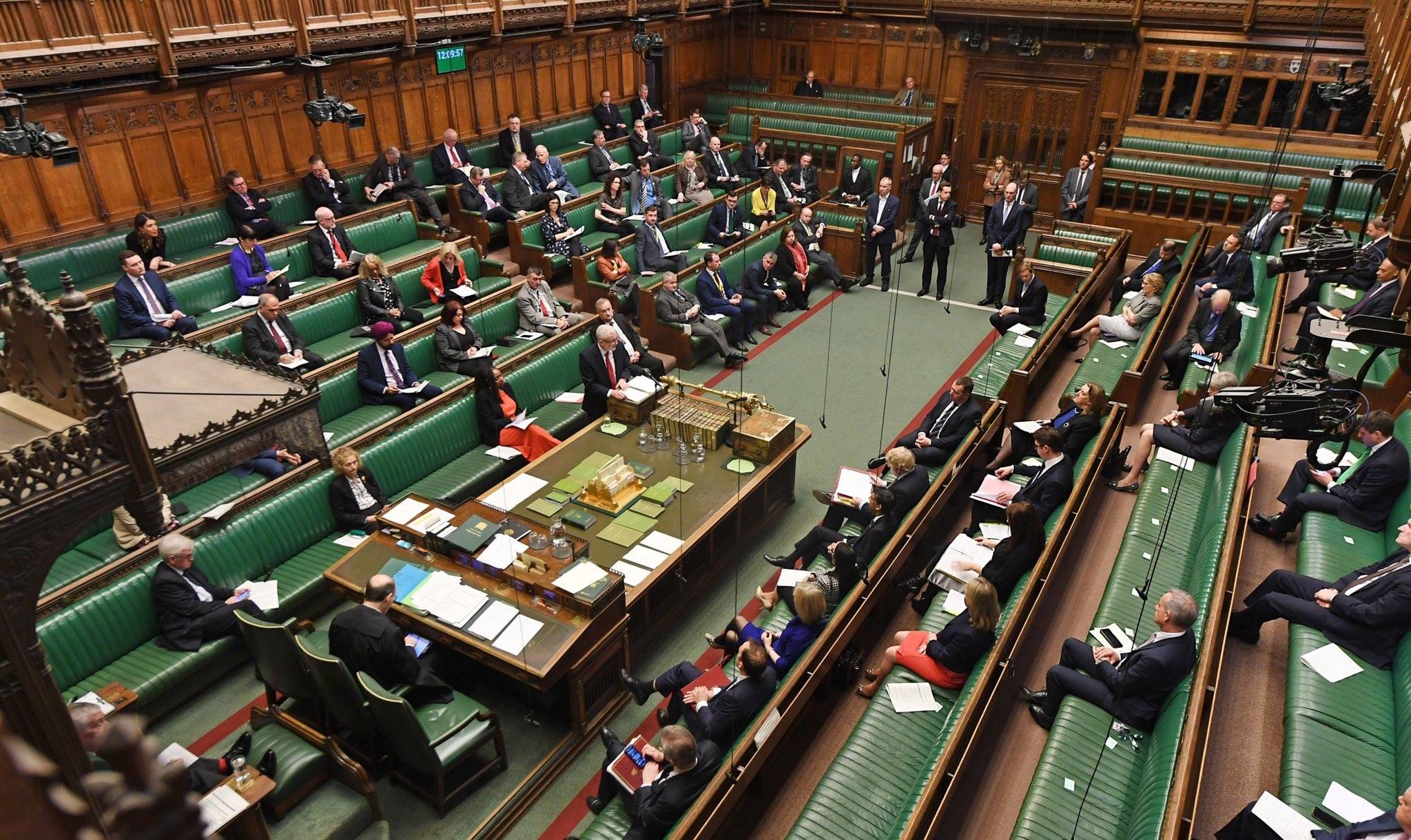 据美媒21日消息,英国下议院当天投票通过反对党(工党)提出的一项动议