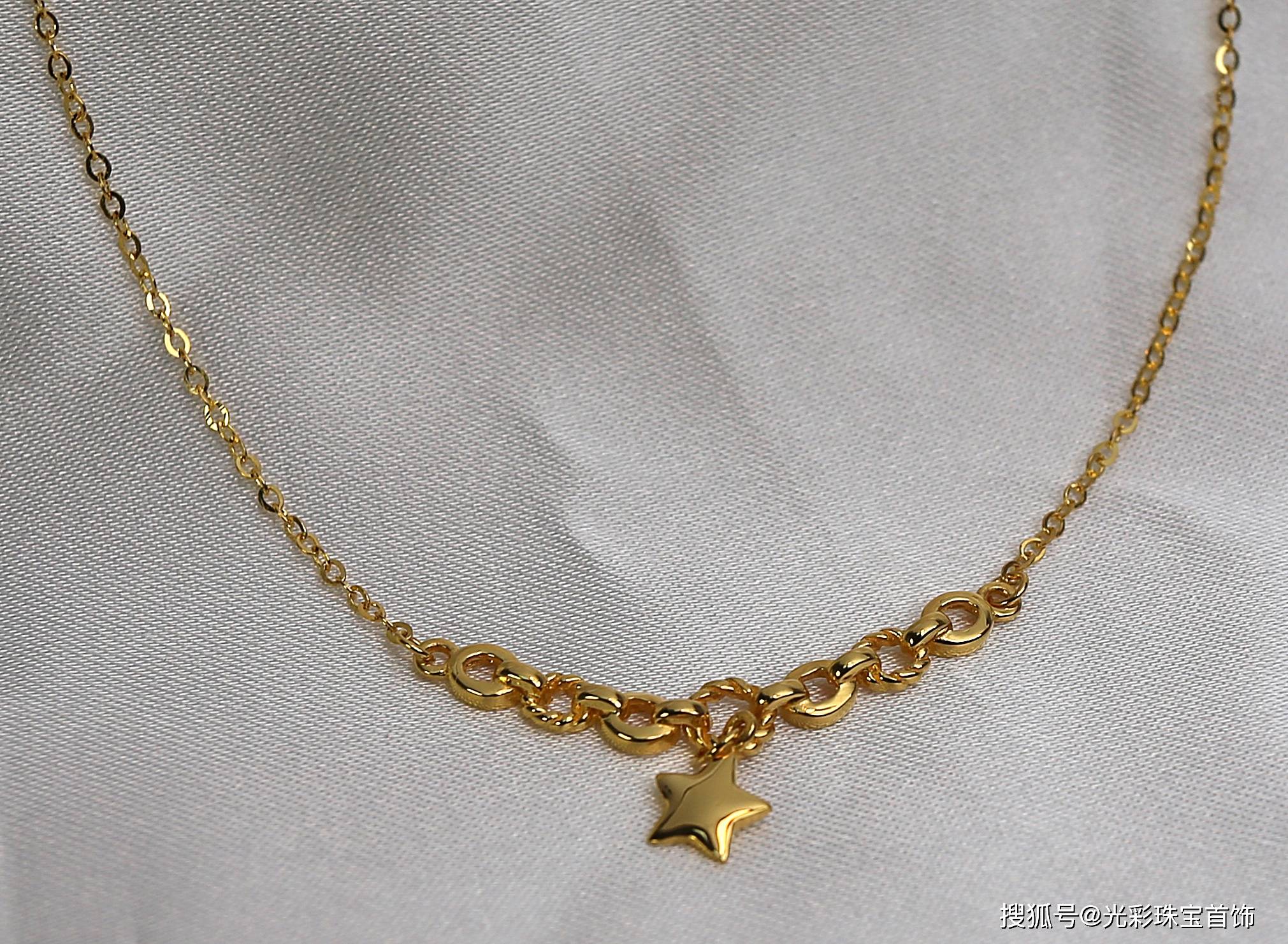 不懂黄金首饰的人，怎样买黄金首饰划算呢_搜狐网