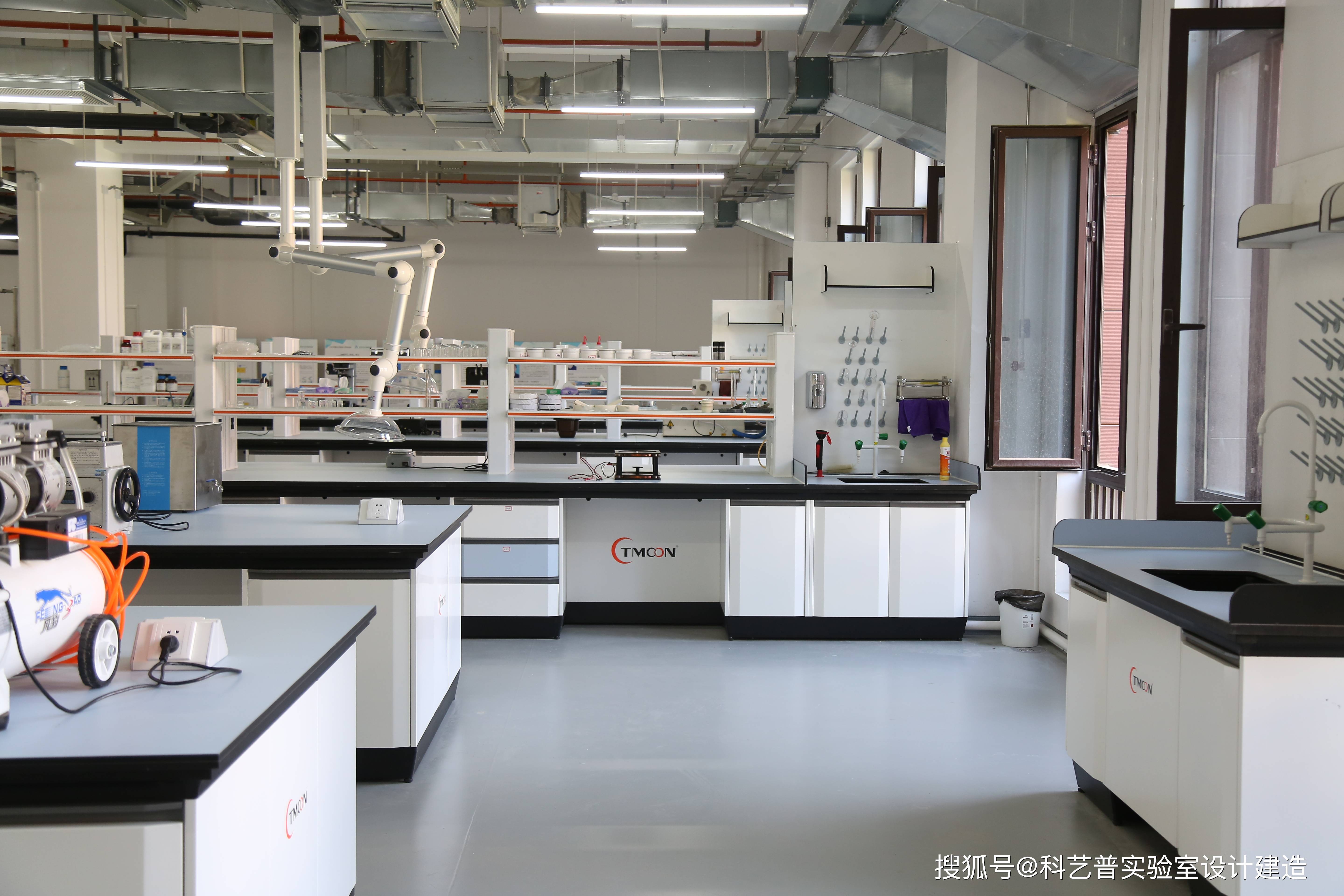广东高校化工类实验室装修建设的重要标准_系统_进风口_影响