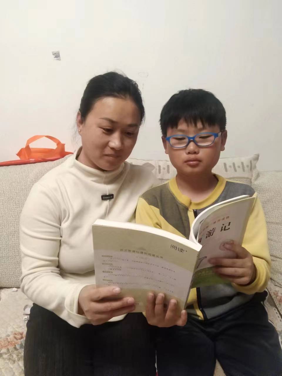 亲子共读享经典 强国有我向未来—濮阳市油田第十二中学开展亲子共读