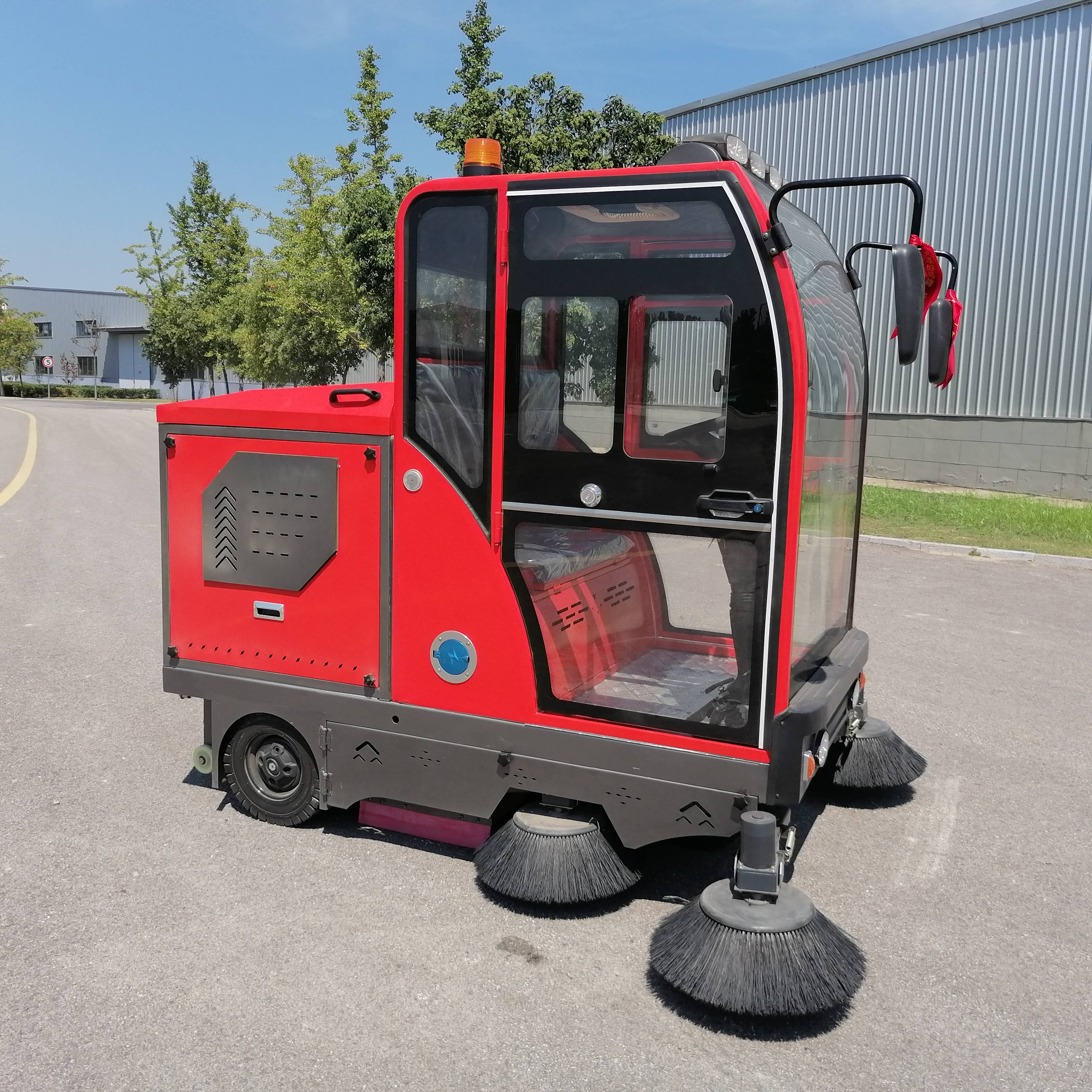 优秀的环保设备电动扫地车价格是否得到大家的认可!