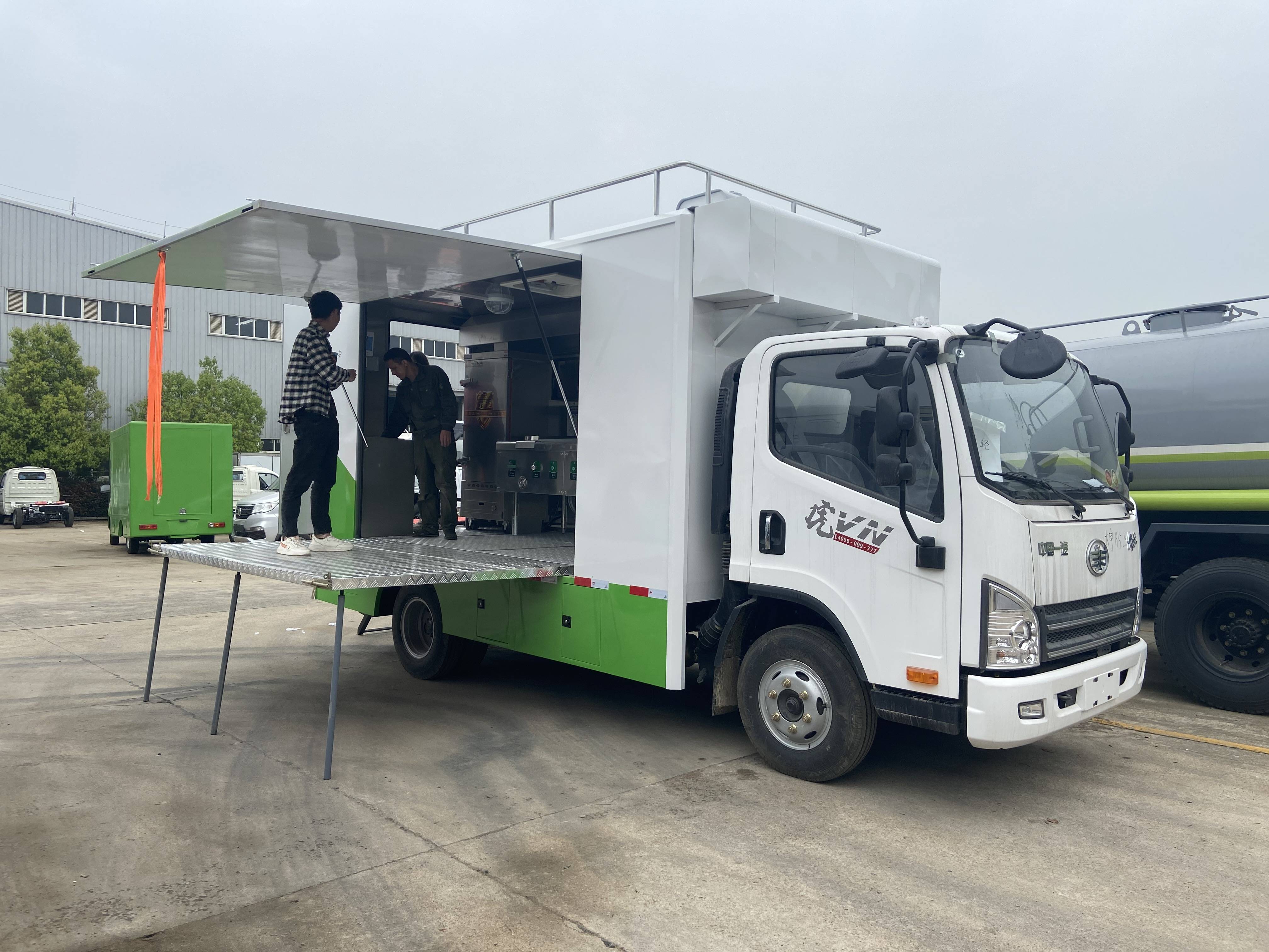 东风流动餐车移动厨房车 包席车 红白喜事家政做饭车