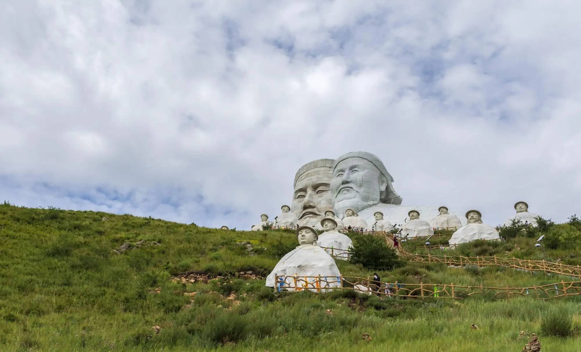 霍林郭勒可汗山简介图片