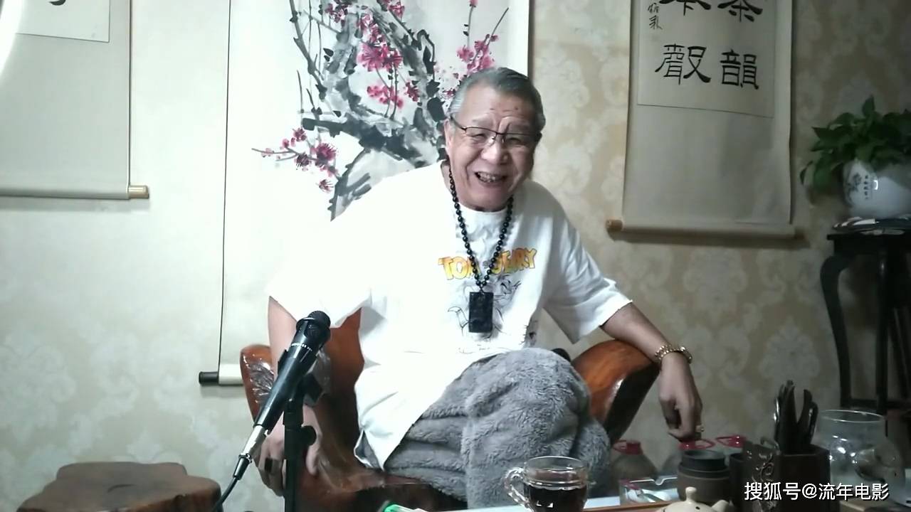 马小明本身不是电视剧演员,也不是《征服》剧组的人.