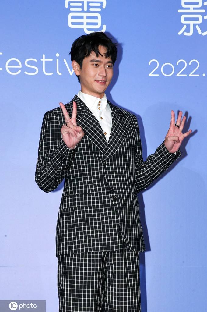 刘冠廷,1988年11月11日出生于台湾省屏东县 ,毕业于台湾艺术大学戏剧