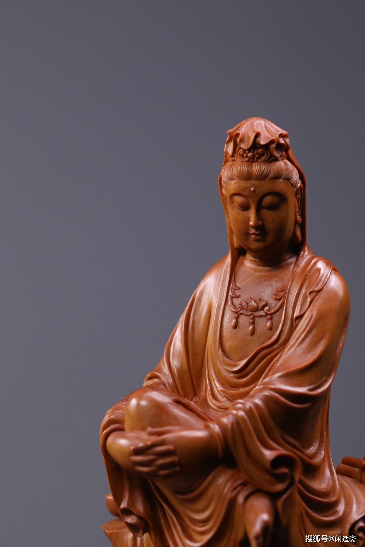 雅室清供,小叶黄杨木雕,坐岩观音_菩萨_何朝_众生