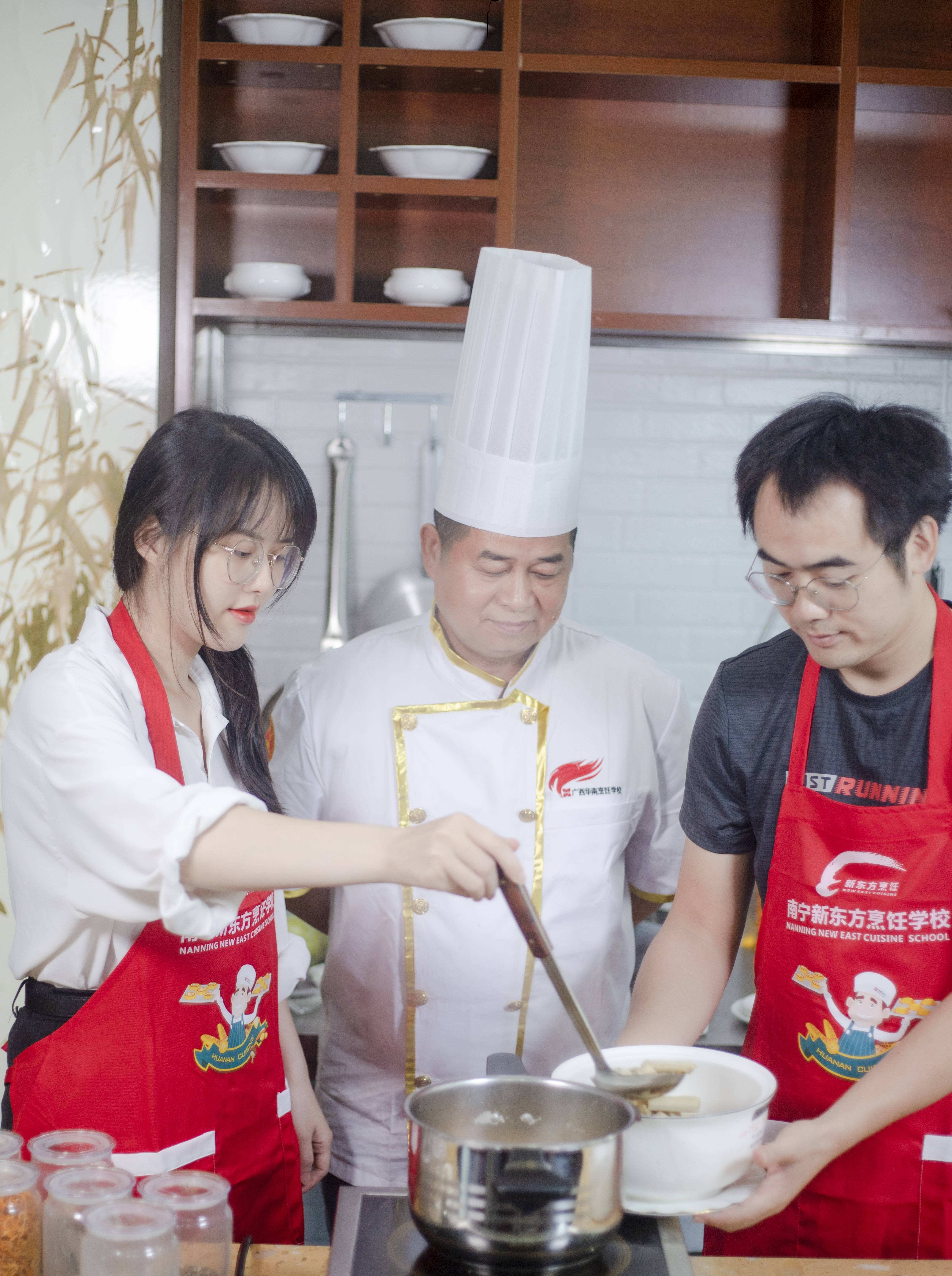 今日降温喝什么？新东方烹饪大师教你做粤式靓汤，暖胃又暖心！
                
                 