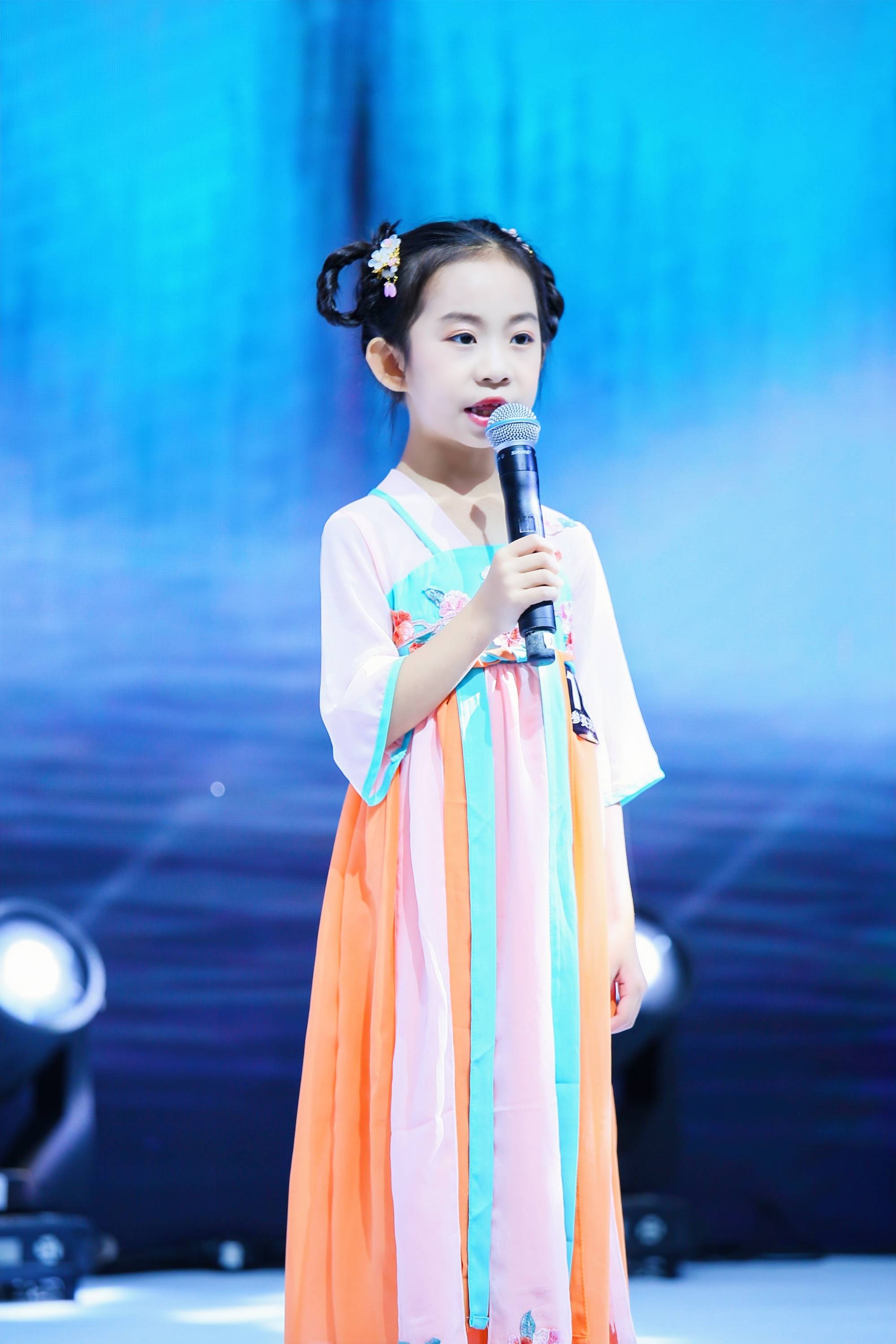 专访| 《这就是歌手》广州最佳人气歌手 李佳慧:争取唱得更好,飞得更