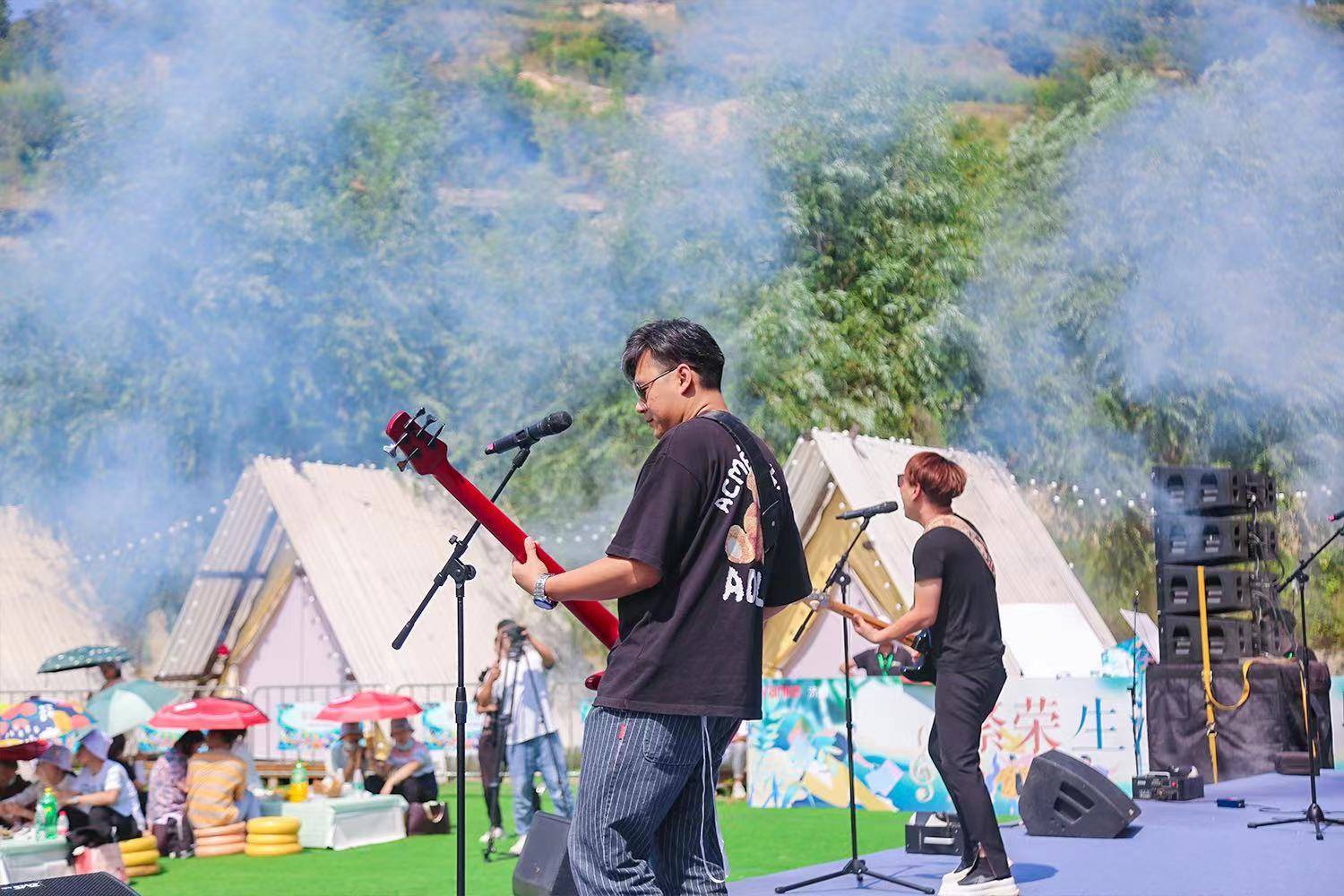 亲子出游,情侣度假,闺蜜轰趴……说走就走,超开阔草坪,户外露天电影