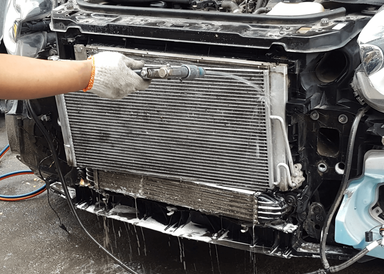 空调经过冬季与春季的长期停用,再加上夏季气温和湿度的不断上升,冷凝