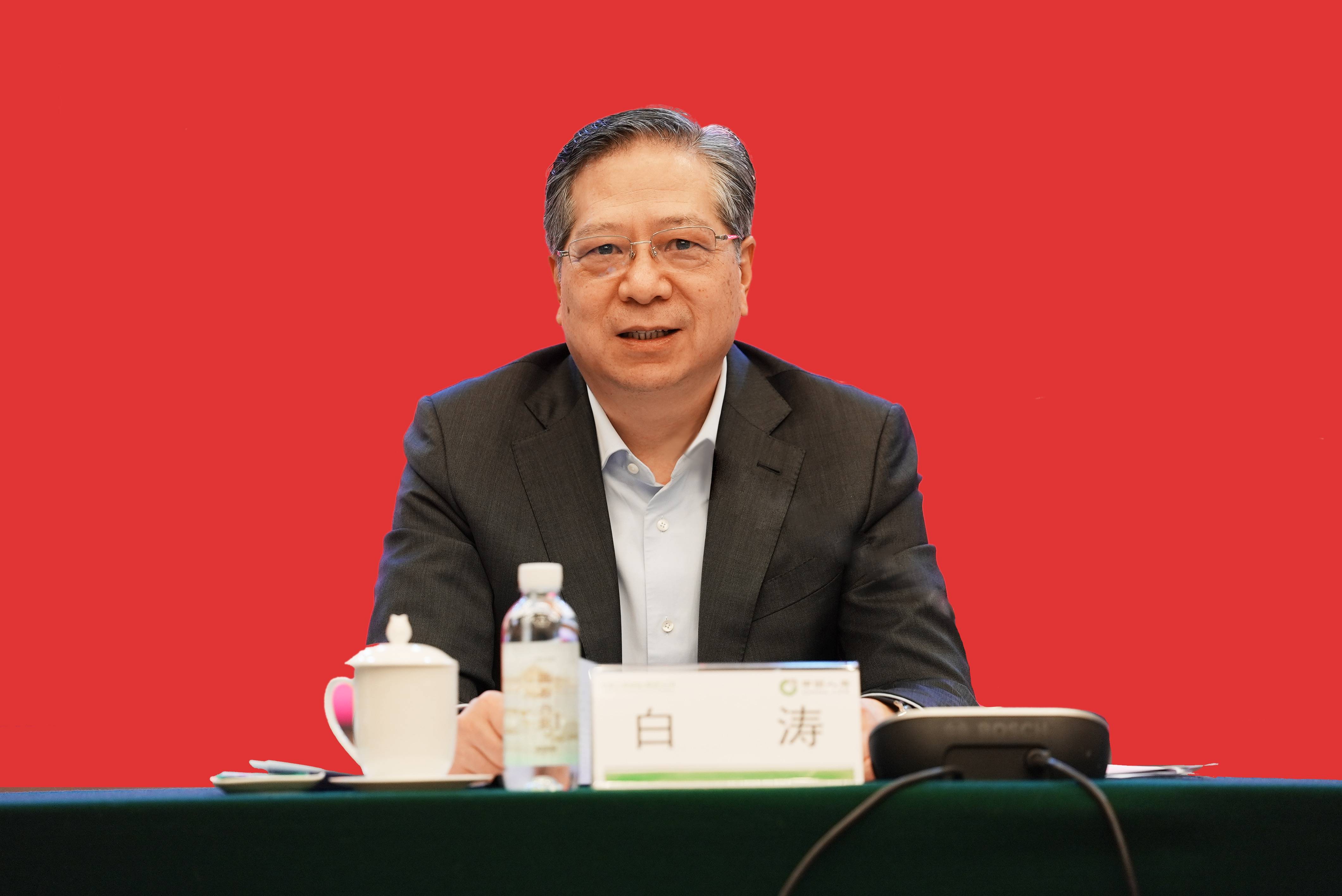 白涛同志在会上作了题为《永远跟党走 建功新时代 在中国人寿高质量