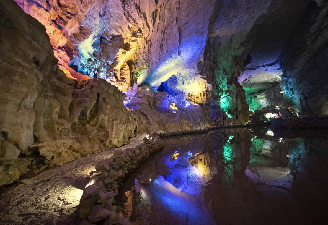 创建天府旅游名县:中国空间规模最大的溶洞---天泉洞