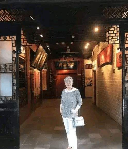 谢小沁是谢富治的女儿她过着低调平静的生活很少参加公开活动