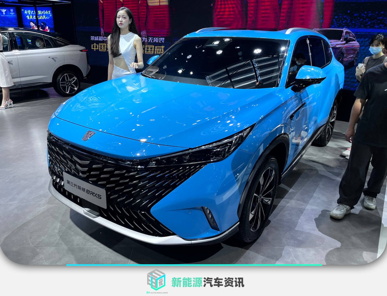 2022粤港澳车展：全新荣威eRX5首发使用插电式混动系统