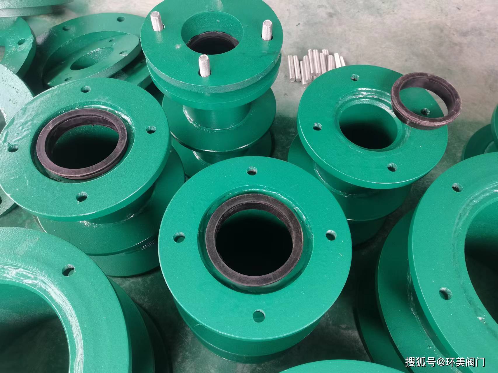 密封胶圈是整个柔性防水套管的核心部件_梯形_性能_横截面