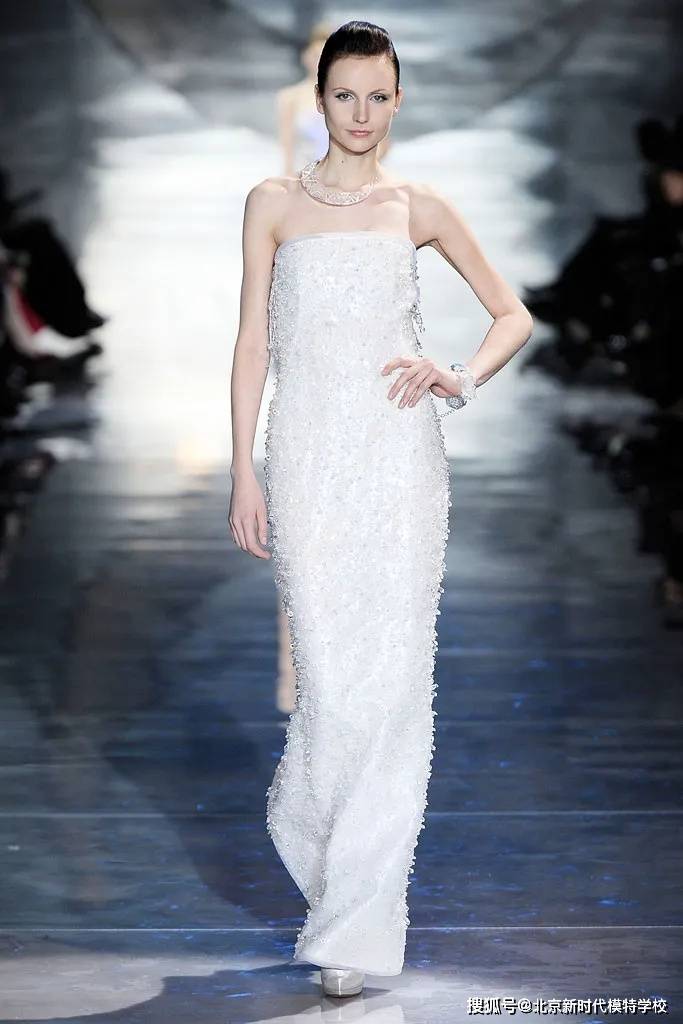 超模们的直角肩养成法