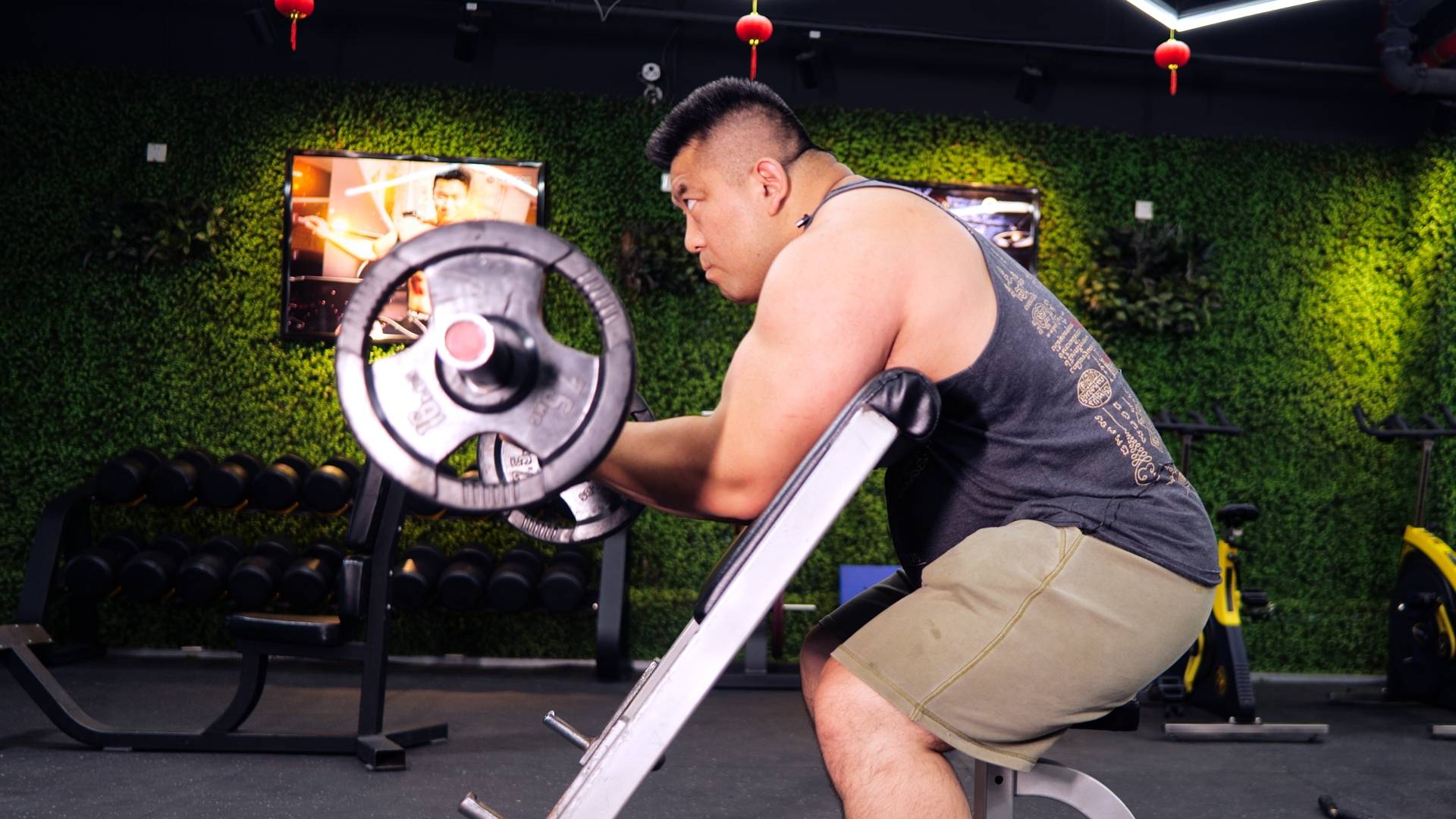 怡建健身集团(怡建健身学院)导师杜岩---牧师凳杠铃弯举_动作_时候